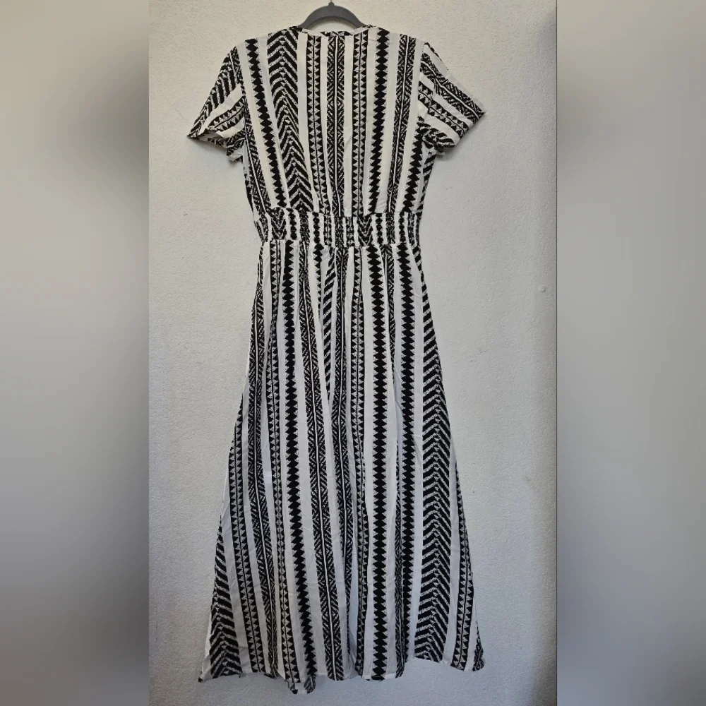 Black and White Patterned Maxi Dress. Size L - Picture 9 of 11